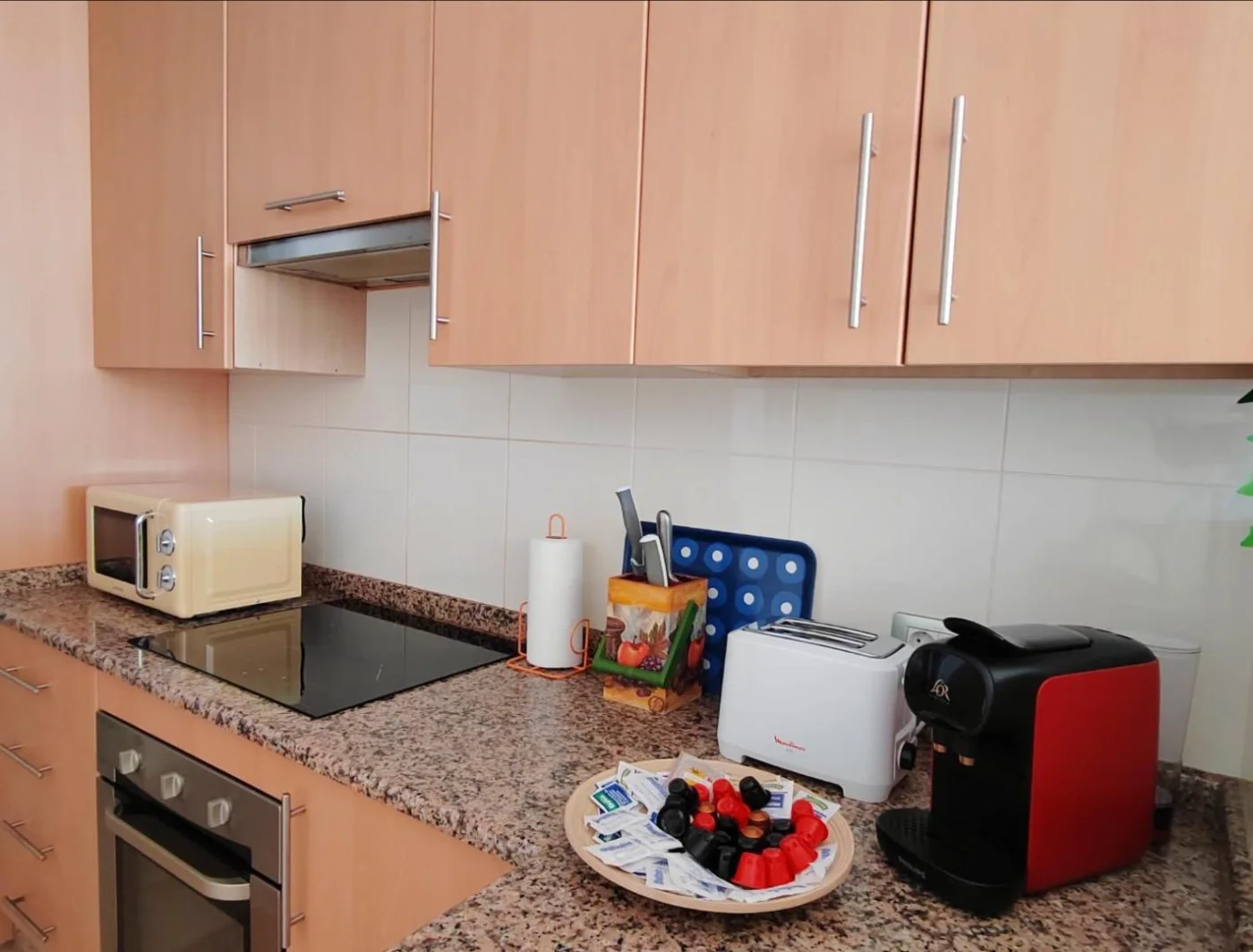 Cocina con horno y microondas