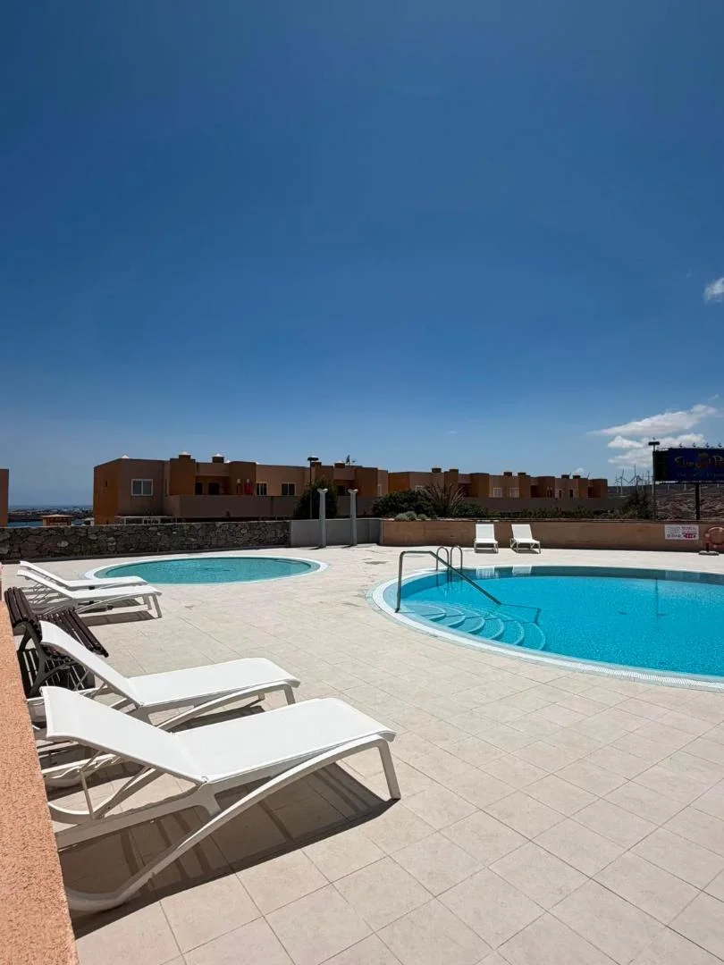 Piscinas del residencial junto al mar
