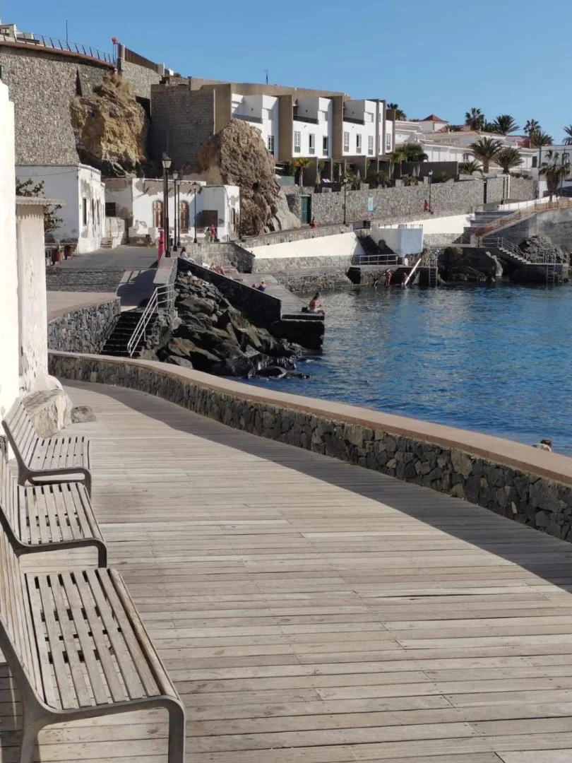 Paseo junto al mar en Porís