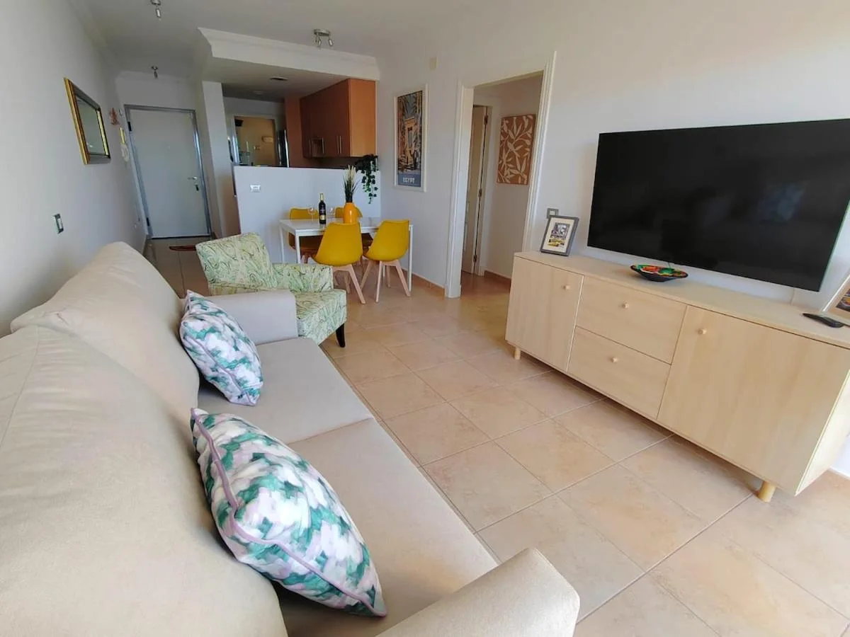 Salón con televisión